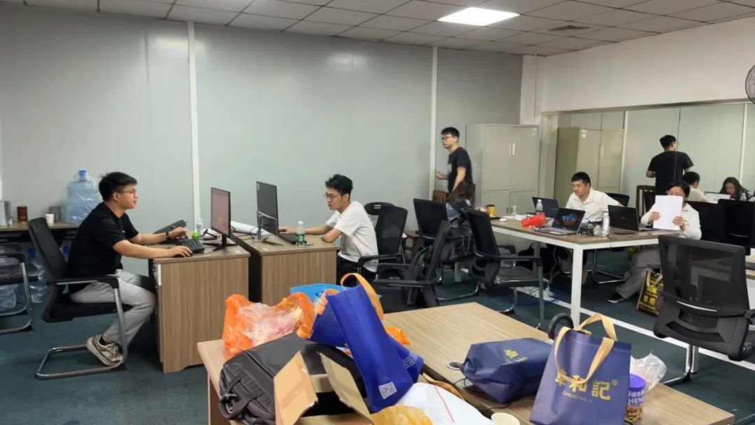 《致敬，奋斗的青春》